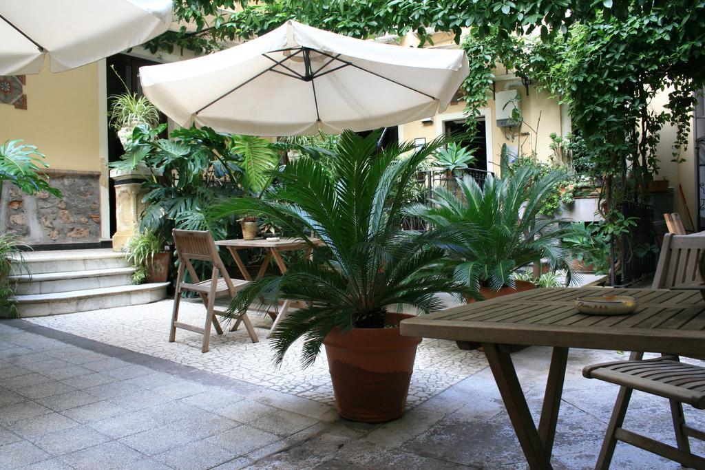 Casa Barbero Charme B&B คาตาเนีย ภายนอก รูปภาพ