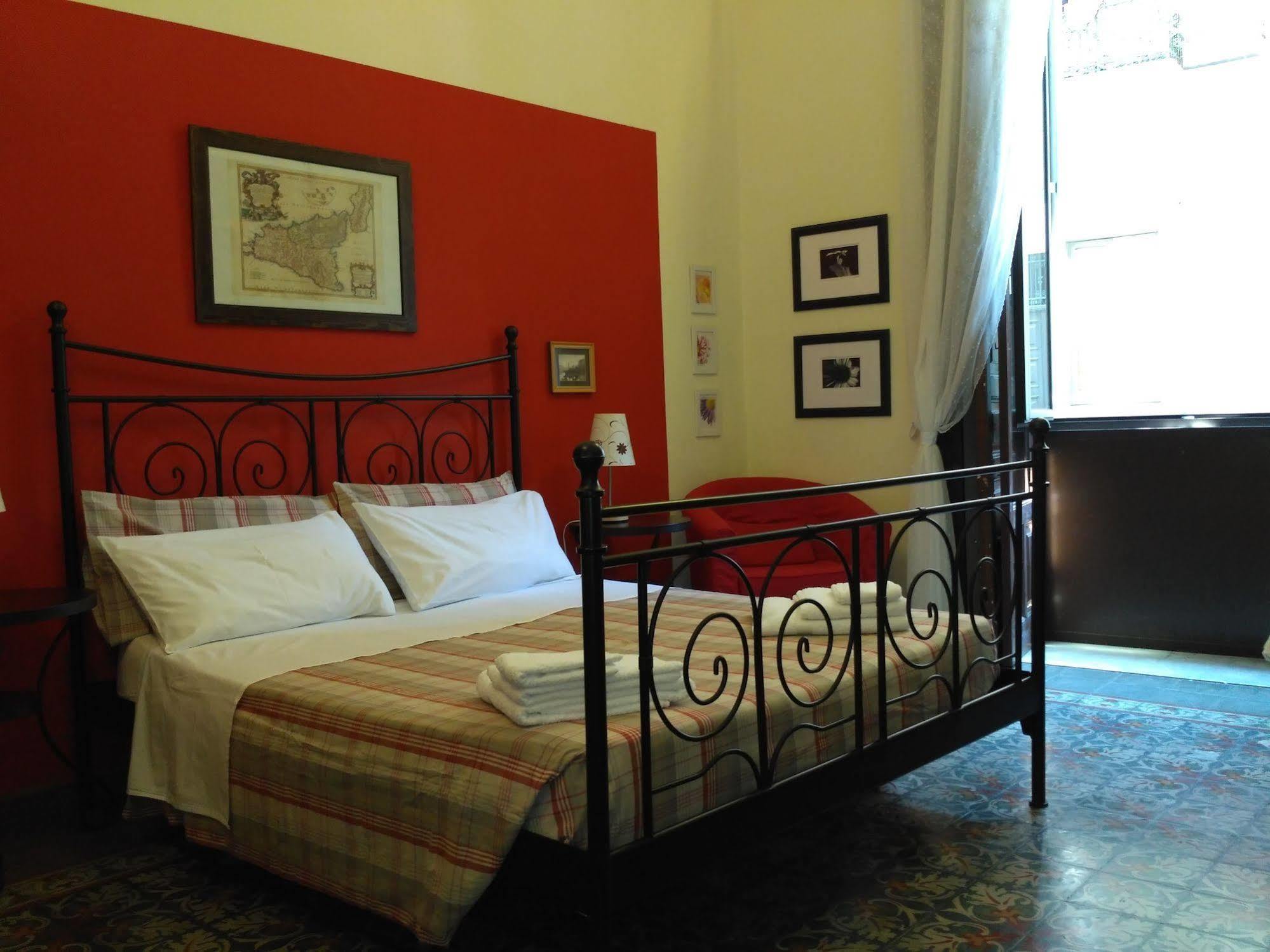 Casa Barbero Charme B&B คาตาเนีย ภายนอก รูปภาพ