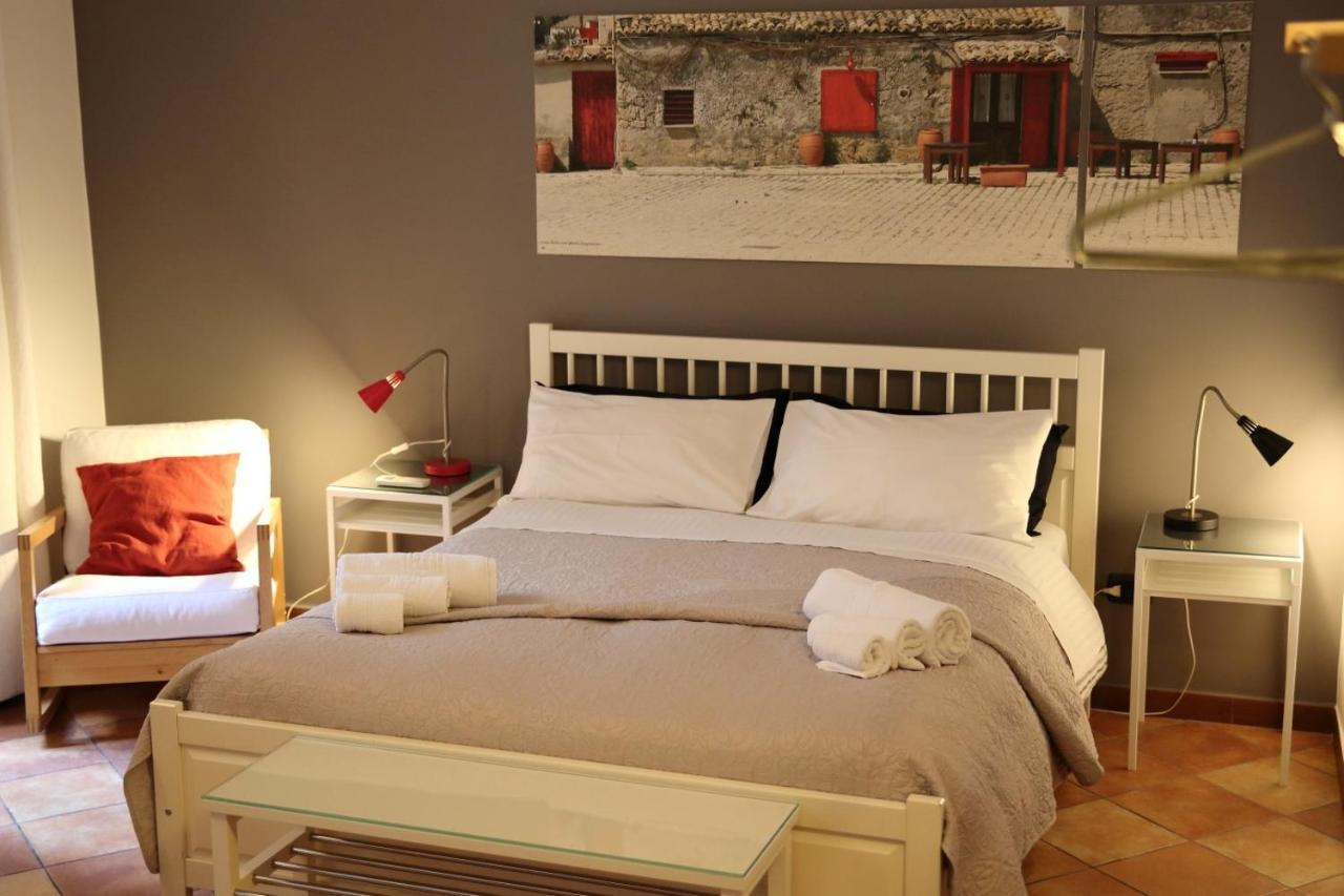 Casa Barbero Charme B&B คาตาเนีย ภายนอก รูปภาพ